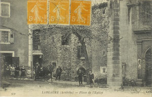 place-de-leglise-labeaume